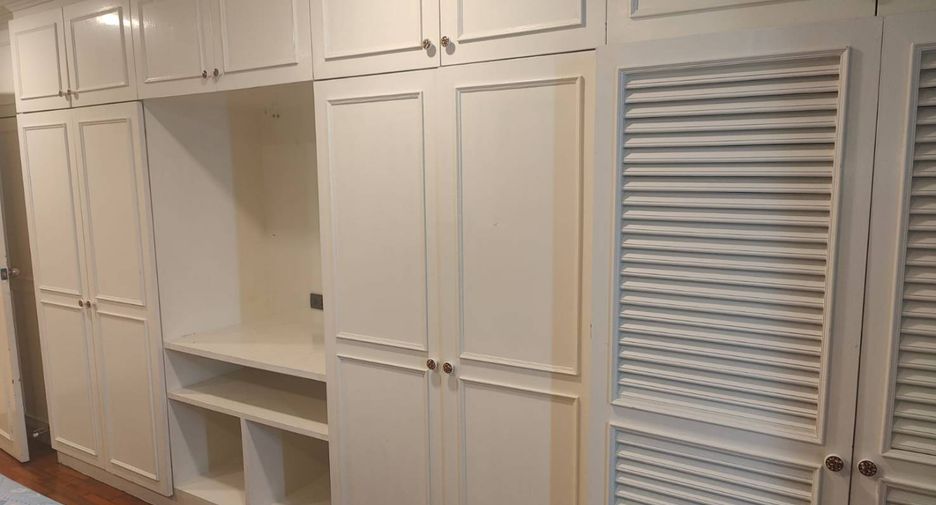 For rent 3 bedrooms condo in Watthana, Bangkok