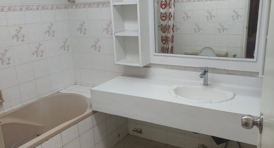 For rent 3 bedrooms condo in Watthana, Bangkok