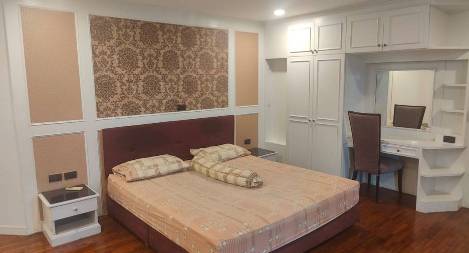 For rent 3 bedrooms condo in Watthana, Bangkok