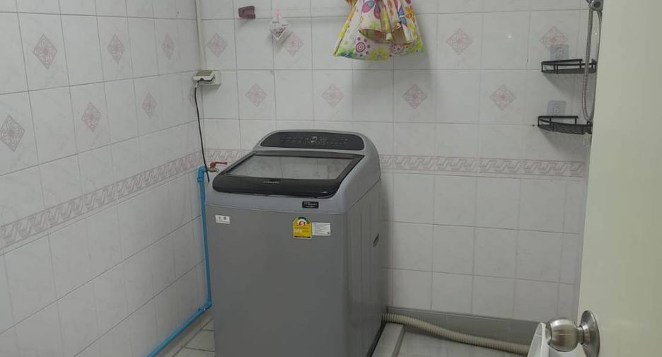 For rent 3 bedrooms condo in Watthana, Bangkok