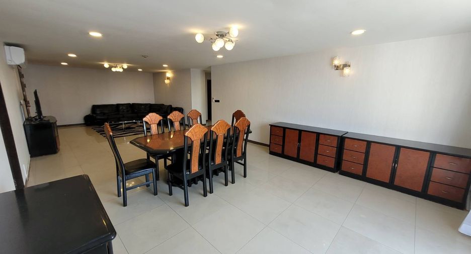 For rent 3 bedrooms condo in Watthana, Bangkok