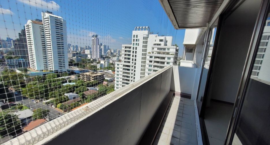 For rent 3 bedrooms condo in Watthana, Bangkok