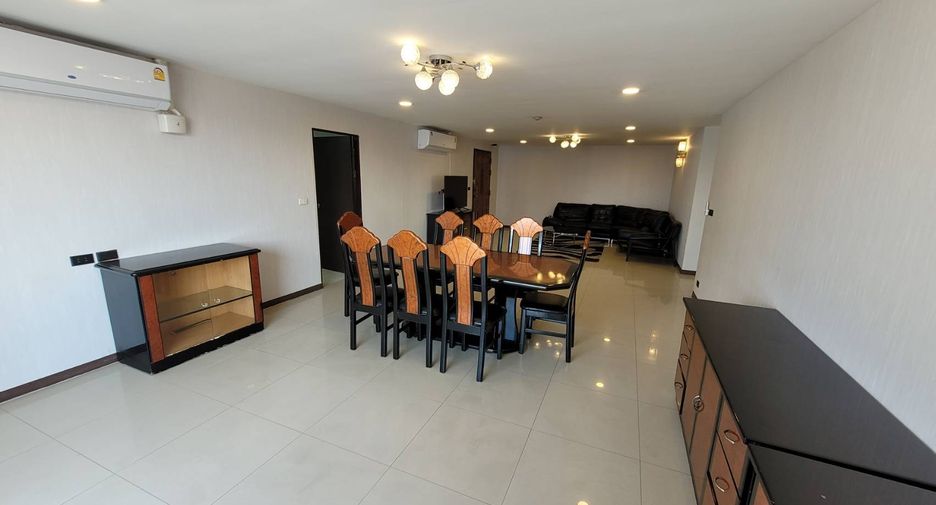 For rent 3 bedrooms condo in Watthana, Bangkok