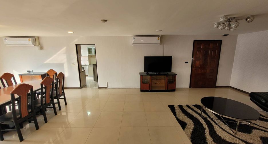 For rent 3 bedrooms condo in Watthana, Bangkok