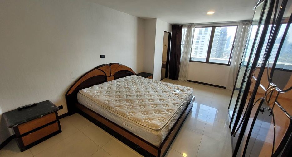 For rent 3 bedrooms condo in Watthana, Bangkok