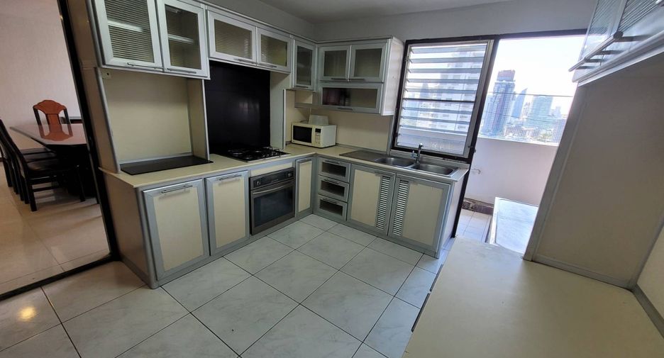 For rent 3 bedrooms condo in Watthana, Bangkok