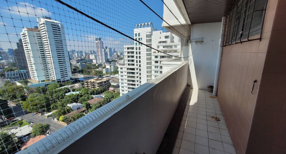For rent 3 bedrooms condo in Watthana, Bangkok