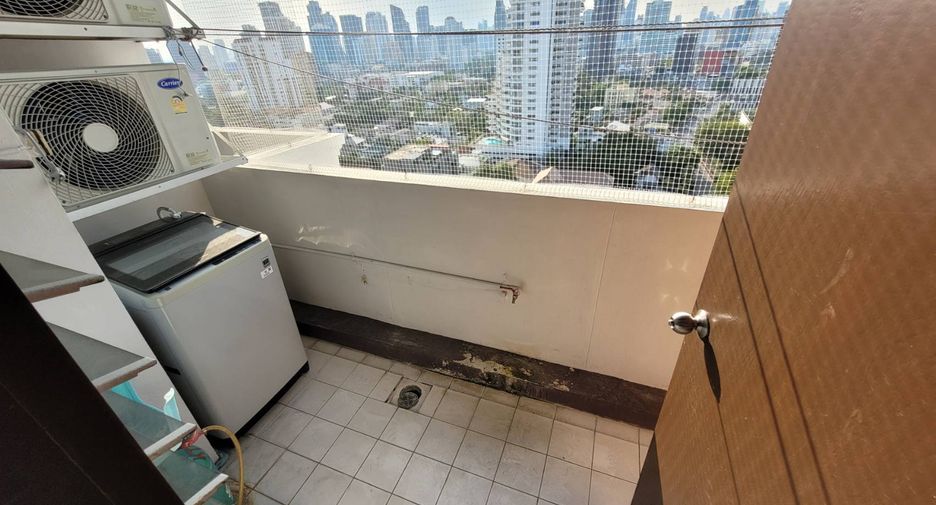 For rent 3 bedrooms condo in Watthana, Bangkok