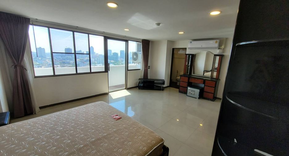 For rent 3 bedrooms condo in Watthana, Bangkok