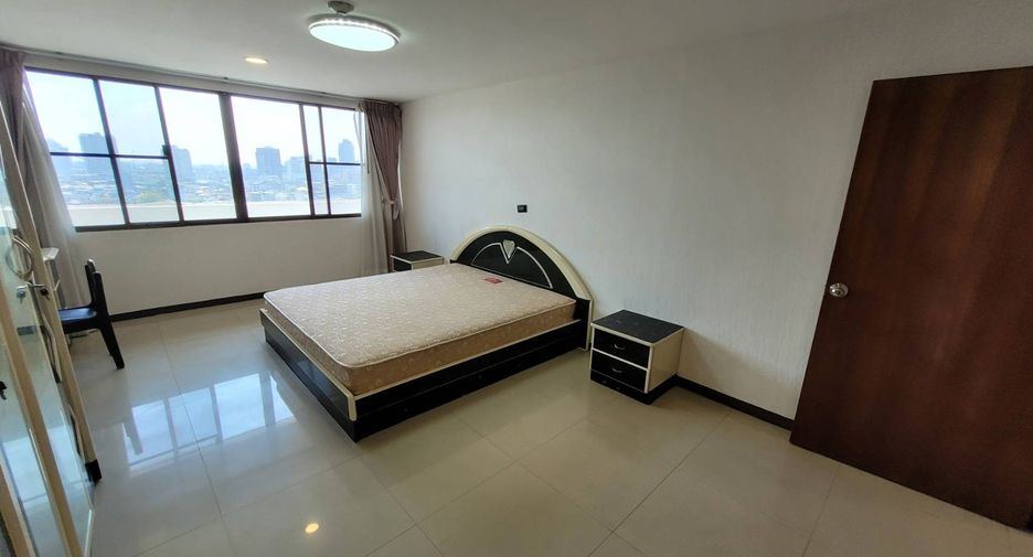 For rent 3 bedrooms condo in Watthana, Bangkok