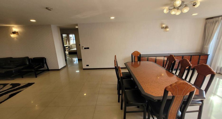 For rent 3 bedrooms condo in Watthana, Bangkok