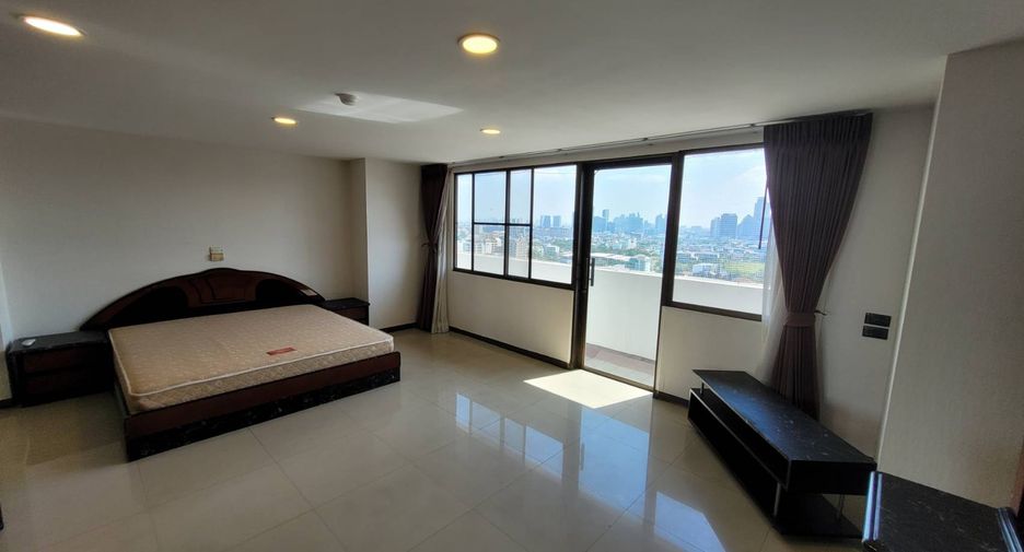 For rent 3 bedrooms condo in Watthana, Bangkok