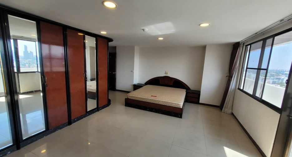 For rent 3 bedrooms condo in Watthana, Bangkok