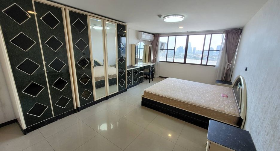 For rent 3 bedrooms condo in Watthana, Bangkok