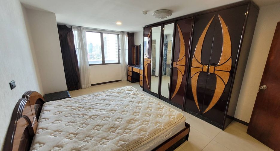 For rent 3 bedrooms condo in Watthana, Bangkok