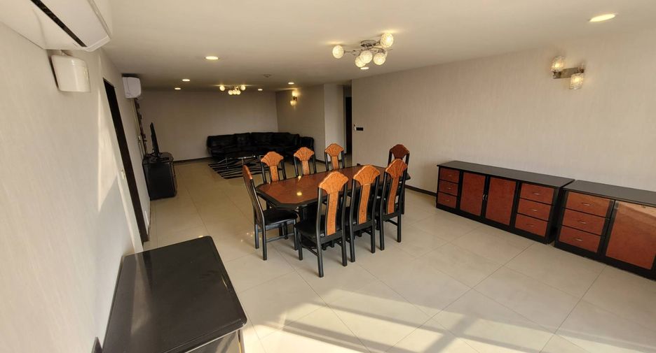 For rent 3 bedrooms condo in Watthana, Bangkok