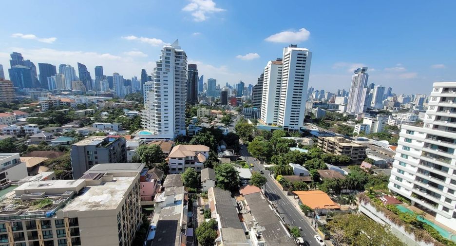 For rent 3 bedrooms condo in Watthana, Bangkok