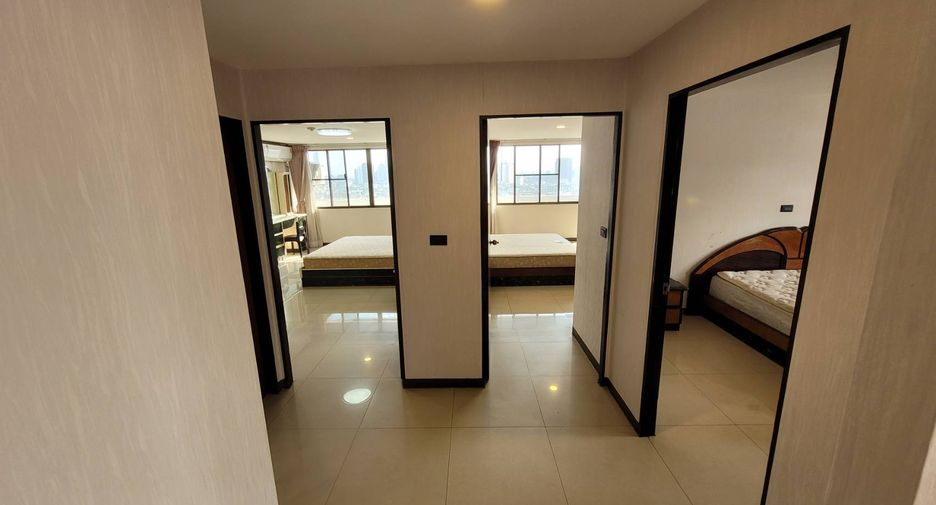 For rent 3 bedrooms condo in Watthana, Bangkok