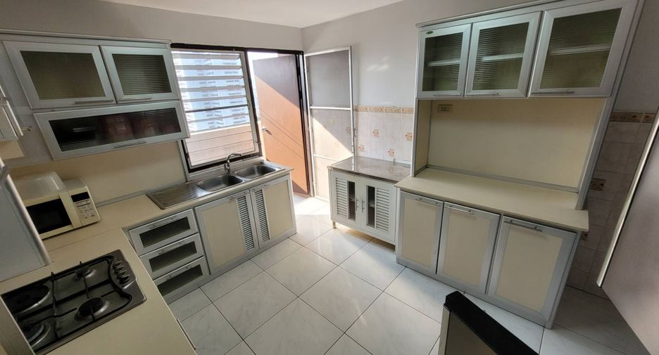 For rent 3 bedrooms condo in Watthana, Bangkok
