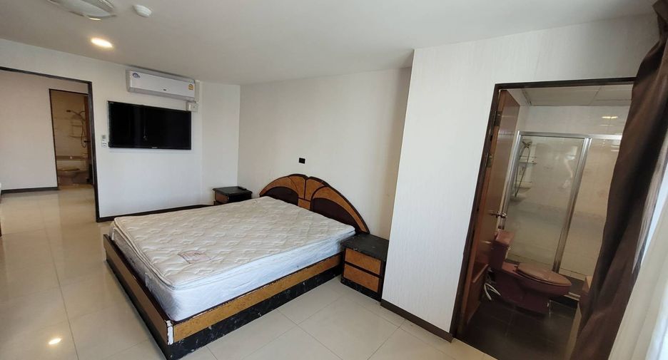 For rent 3 bedrooms condo in Watthana, Bangkok