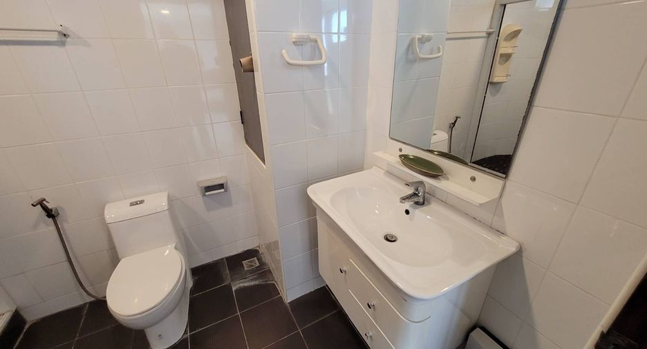 For rent 3 bedrooms condo in Watthana, Bangkok