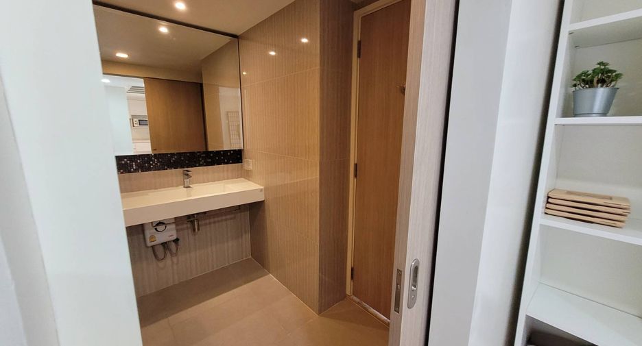 For rent and for sale 1 bed condo in Watthana, Bangkok