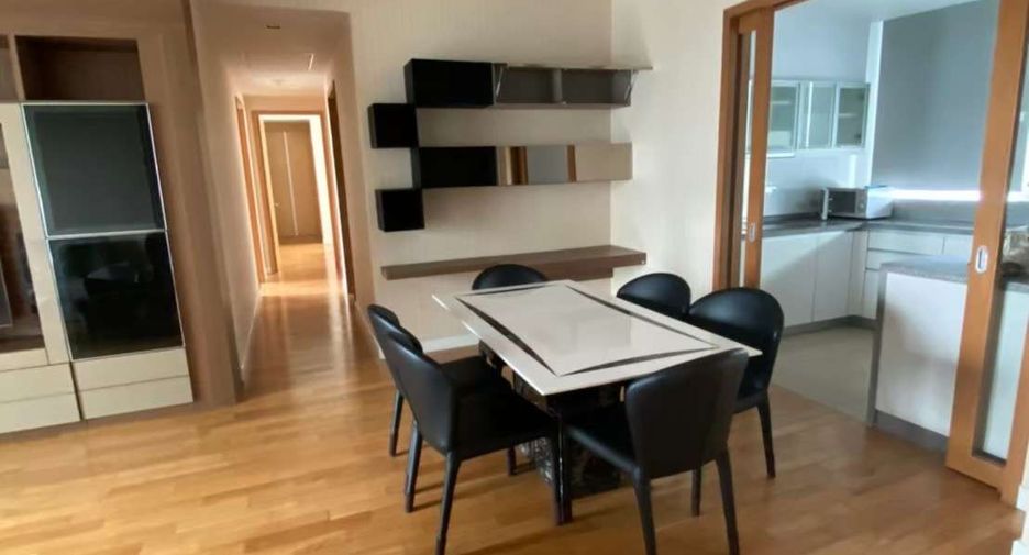 Wohnung zur Miete mit 3 Zimmer in Khlong Toei, Bangkok