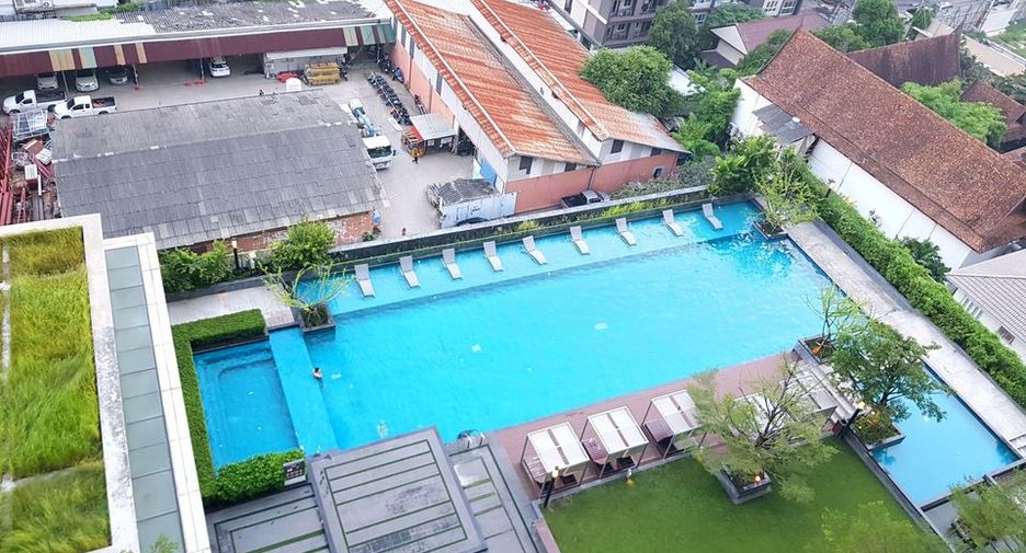For rent 2 bedrooms condo in Khlong Toei, Bangkok