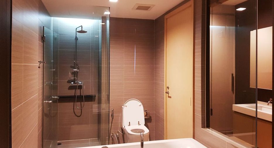 For rent 2 bedrooms condo in Khlong Toei, Bangkok
