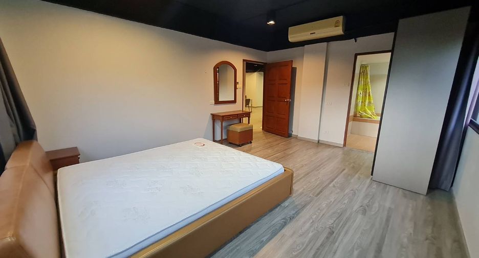 À louer 3 chambres condo à Watthana, Bangkok
