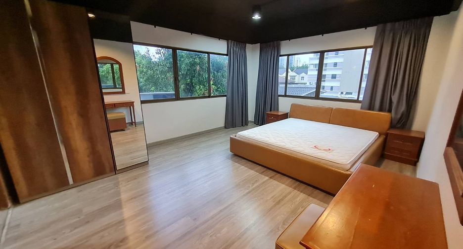 À louer 3 chambres condo à Watthana, Bangkok