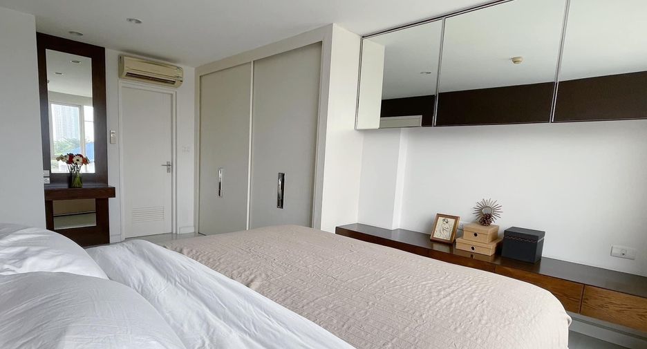 For rent 2 bedrooms condo in Khlong San, Bangkok