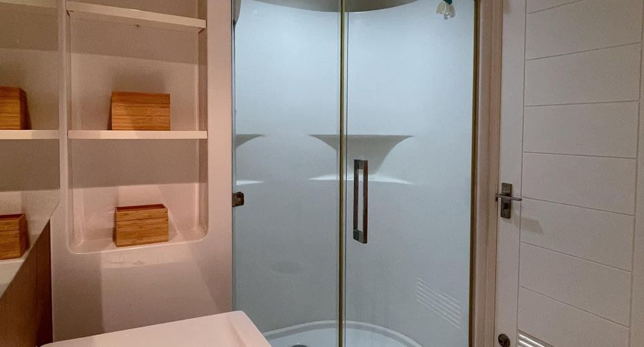 For rent 2 bedrooms condo in Khlong San, Bangkok
