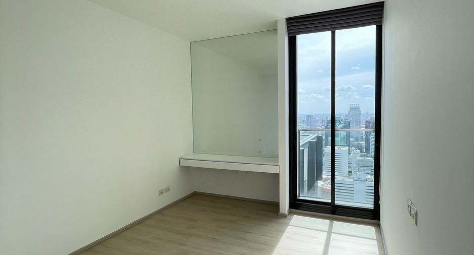 Condo en alquiler de 3 habitaciones en Pathum Wan, Bangkok