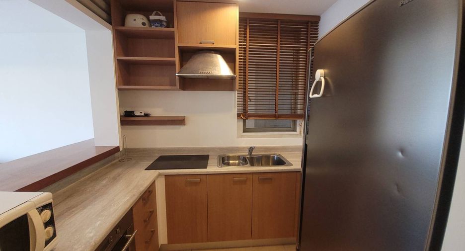 For rent 2 bedrooms condo in Watthana, Bangkok