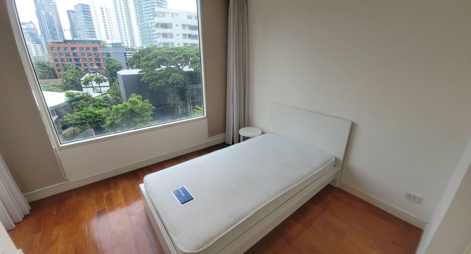 For rent 2 bedrooms condo in Watthana, Bangkok