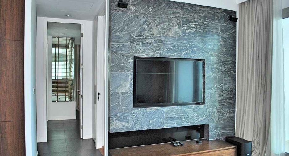For rent 2 bedrooms condo in Pathum Wan, Bangkok