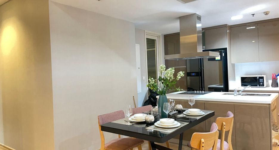For rent 3 bedrooms condo in Khlong Toei, Bangkok