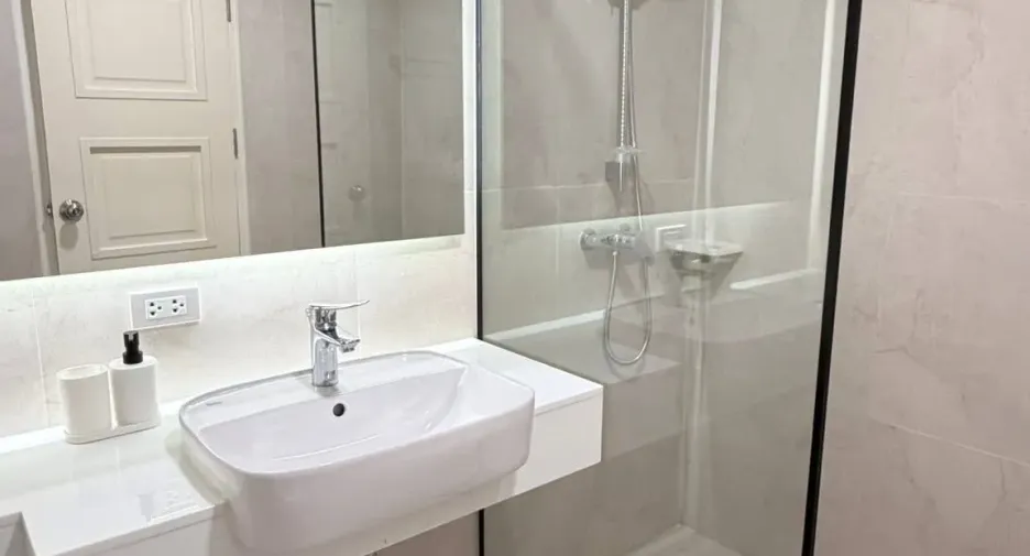 For rent 1 bed condo in Phaya Thai, Bangkok