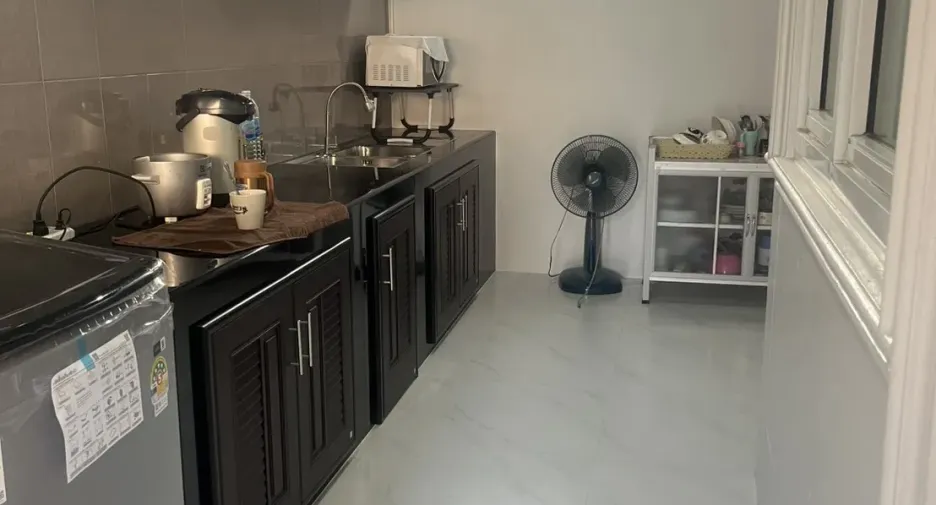 Продажа 4 спальни дом в Ban Bueng, Чонбури