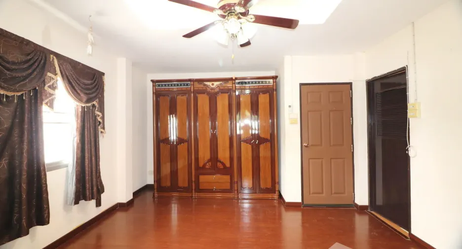 For sale 3 bedrooms house in Mueang Udon Thani, Udon Thani