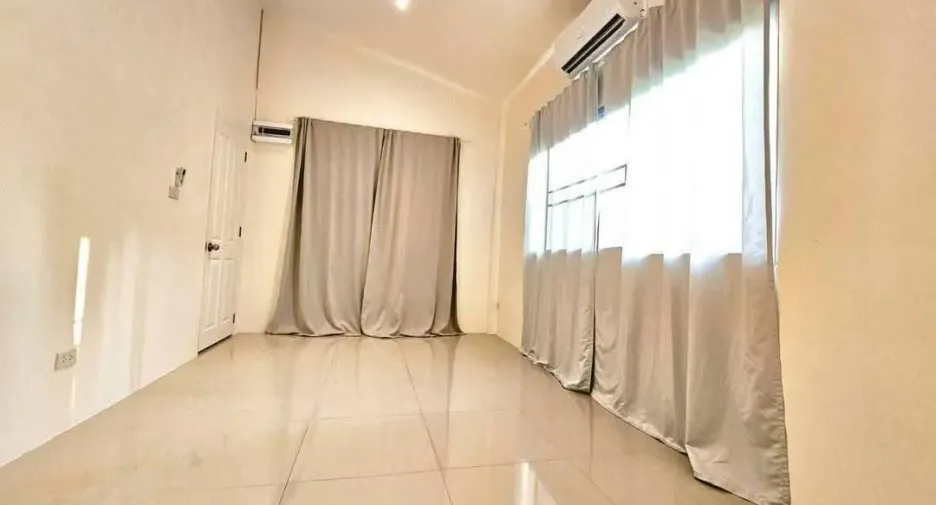 For rent 3 bedrooms house in Lat Phrao, Bangkok