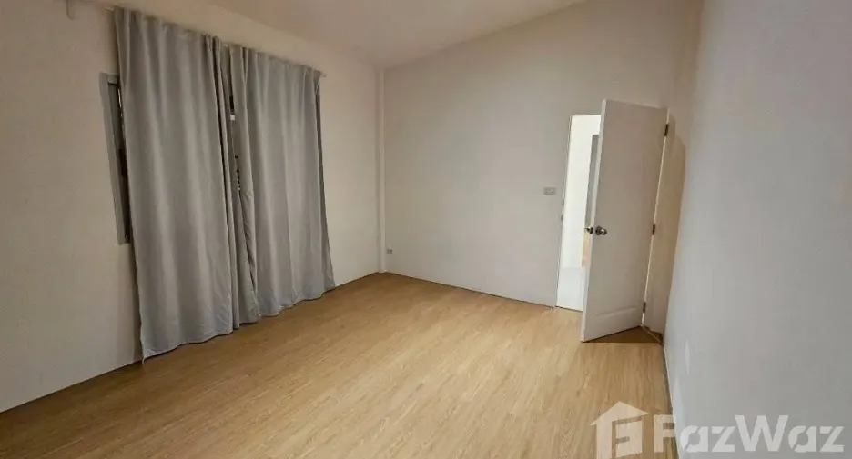 For rent 3 bedrooms house in Lat Phrao, Bangkok