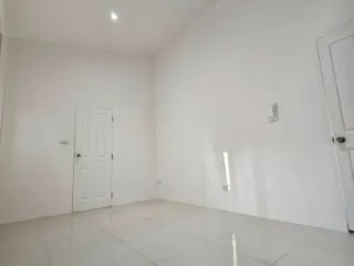 Haus zur Miete mit 3 Zimmer in Lat Phrao, Bangkok