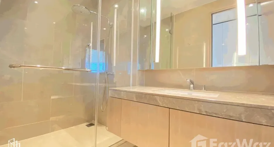 For rent 3 bedrooms condo in Khlong San, Bangkok
