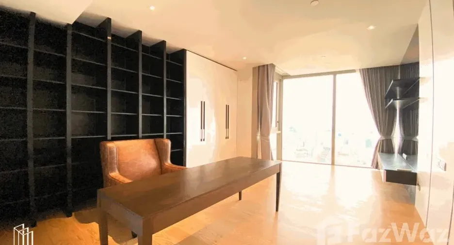 For rent 3 bedrooms condo in Khlong San, Bangkok