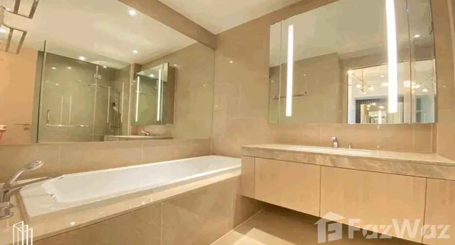 For rent 3 bedrooms condo in Khlong San, Bangkok