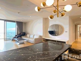 For rent 3 ベッドルーム condo in Khlong San, Bangkok