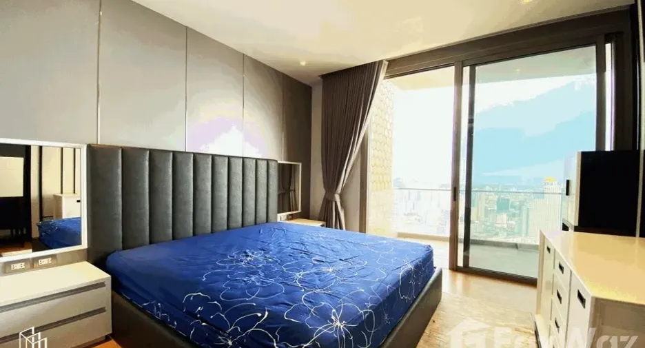 For rent 3 bedrooms condo in Khlong San, Bangkok