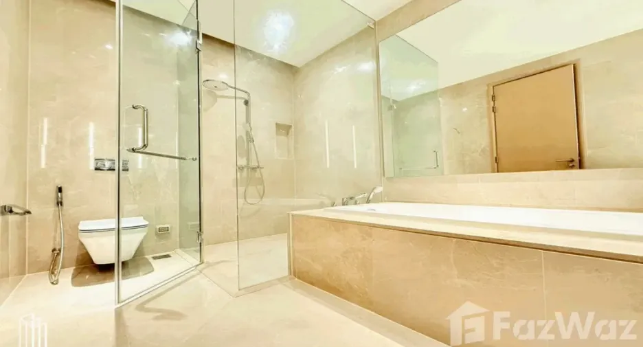 For rent 3 bedrooms condo in Khlong San, Bangkok